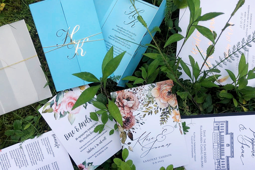 Yksilölliseti painettuja kortteja juhliin. Anna S Kutsukortit. Venuun suuri korttiopas.