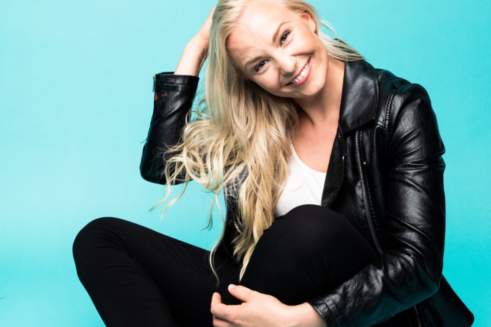 Juontaja Elina Aalto
