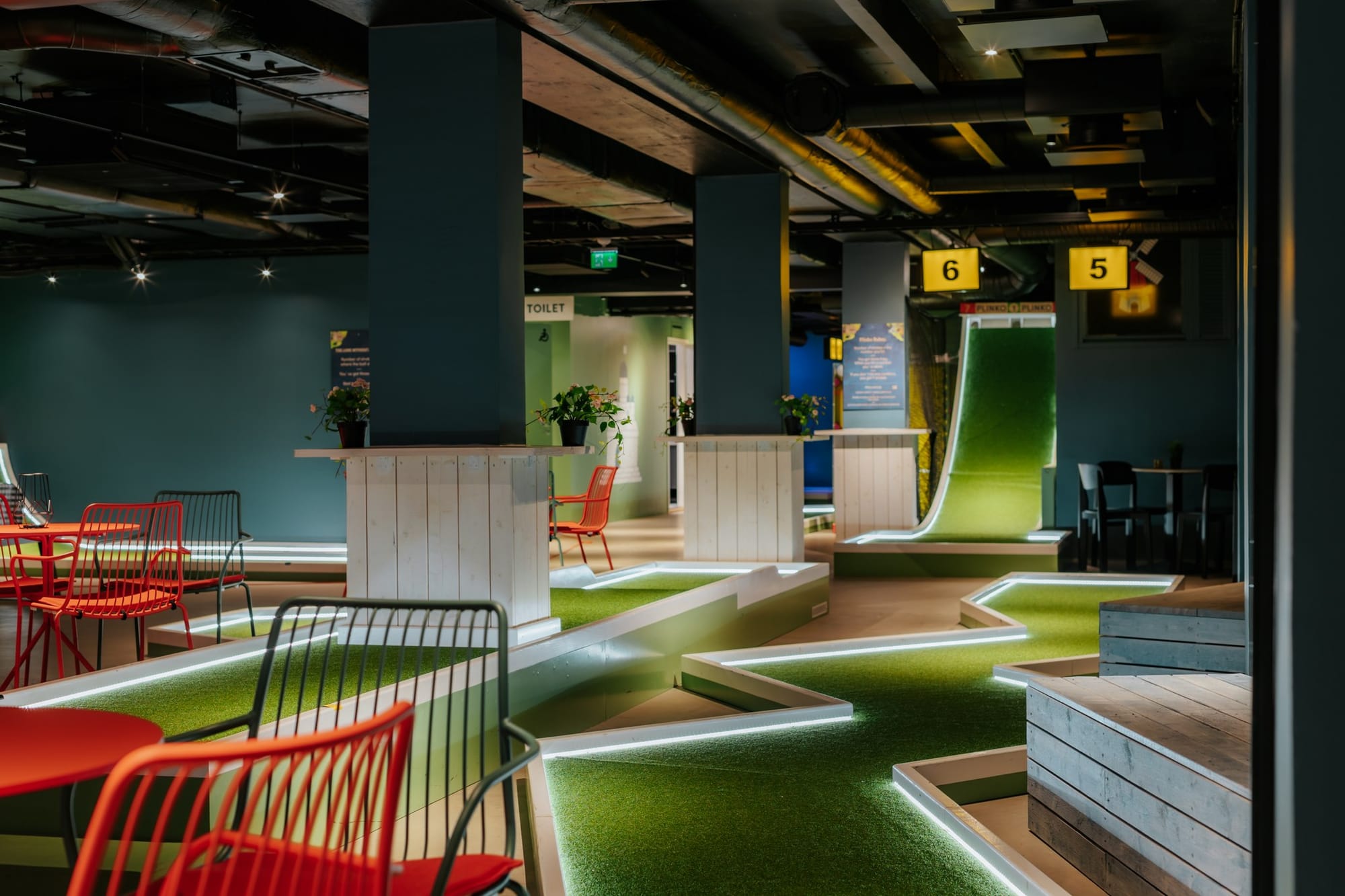 Helsinki Camping tarjoaa osana juhlatilaa 13-reikäisen minigolf-radan