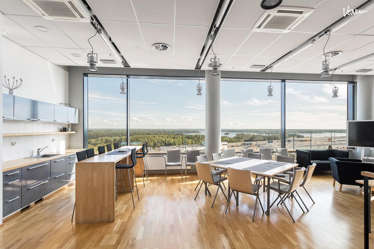 Raikas ja tyylikäs Ravintola Gatehouse saunatila tarjoaa hulppeat näkymät merelle 13. kerroksesta
