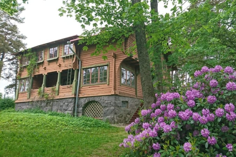 Villa Wuorion upea jugend-tyylinen ilme tuo hääpaikalle persoonallisuutta