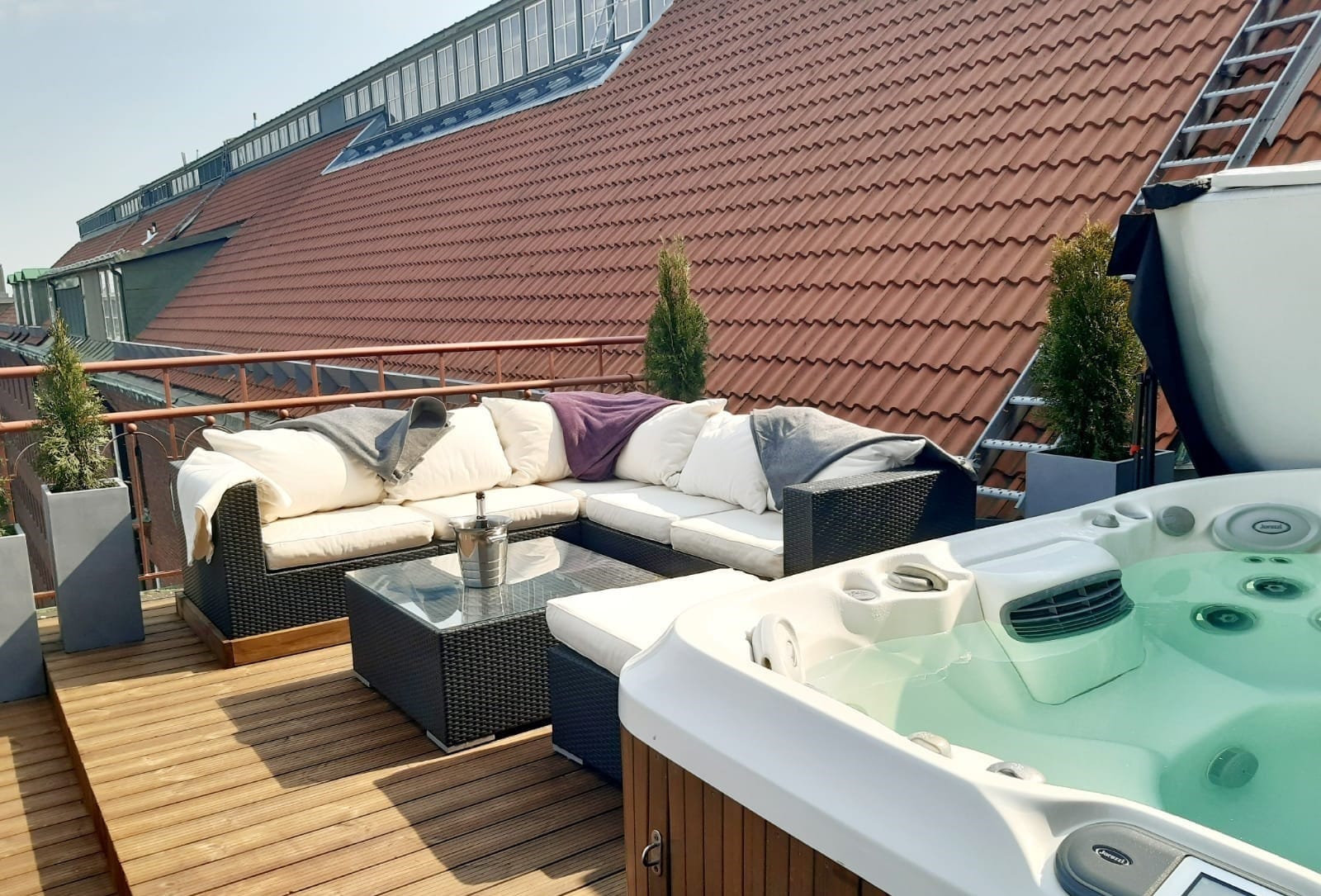 Moderni BeAlive saunatila on idyllinen juhlatila, jossa tulee palju edullisesti tilavuokraan