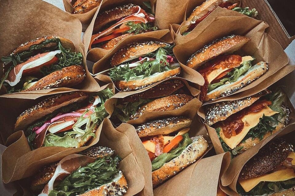 Bagel Housen suussa sulavat bagelit ovat ihanan rento tarjoiltava