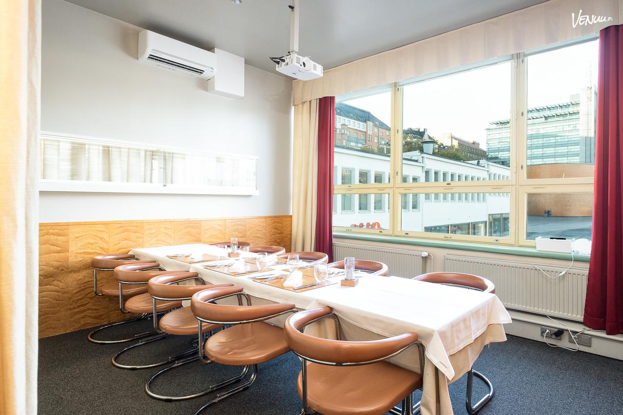Lasipalatsi Akvaario-kabinetti, valoisa ravintola kabinetti Helsingin keskustassa.