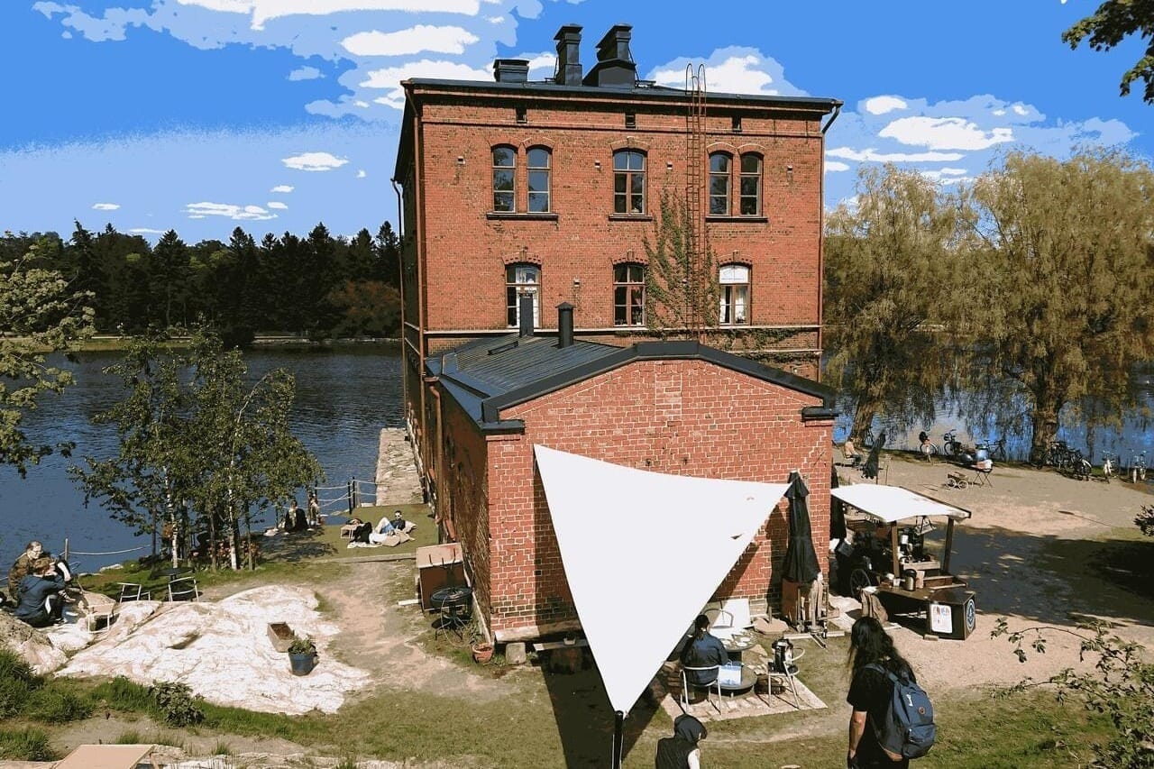  Tunnelmallinen ja persoonallinen Cafe Metsäpaahtimo ikimuistoisiin tapahtumiin.