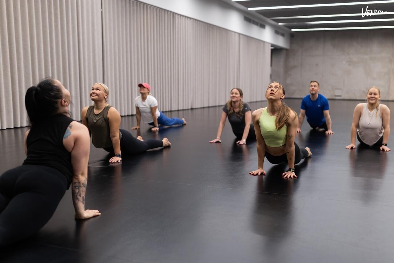 Elämys Easy Yoga Turku tarjoaa rentouttavaa joogaa ja rauhallista ohjelmaa ryhmille.