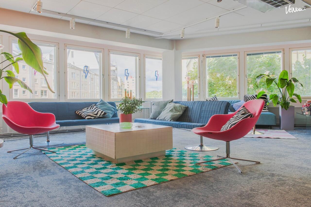 Helsinki Casting Lounge, viihtyisä ja moderni vuokrattava juhlatila Helsingin Kurvissa syntymäpäiville ja yksityisjuhliin.