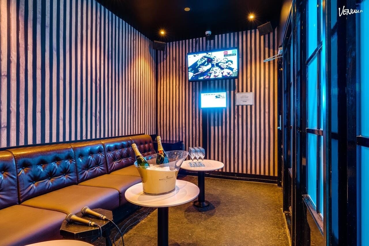 Ilona Tampere Karaoke Lounge, viihdyttävä juhlatila aikuisten synttäreille Tampereen keskustassa.