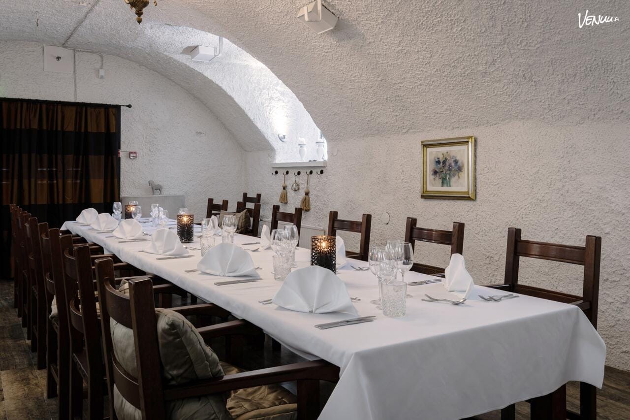 Tunnelmallinen Lapland Hotels Oulun Kappeli historiallisessa Ynninkulmassa keskustassa.