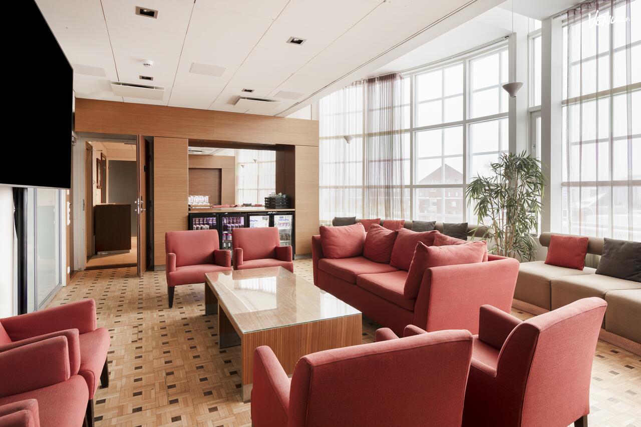 Original Sokos Hotel Vantaan moderni saunamaailma ja saunakabinetti Tikkurilan keskustassa.