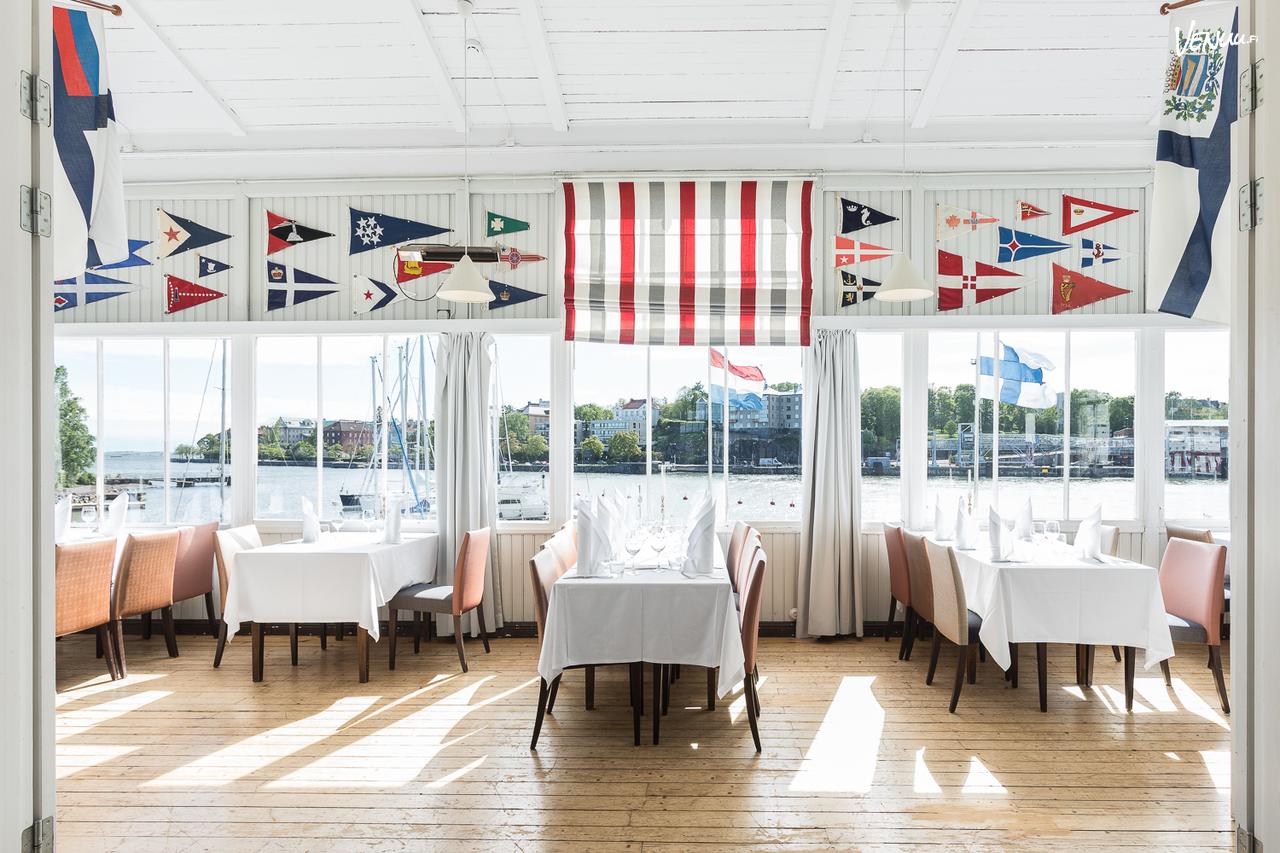 Ravintola NJK:n valoisa Eteläveranta Valkosaaressa ja merelliset maisemat Helsingin saaristoon.