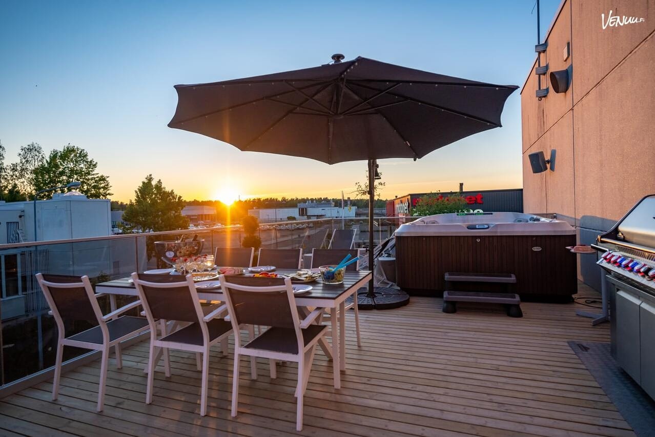 Sihi Lounge Espoossa, monipuolinen juhlatila suurella terassilla ja saunalla.