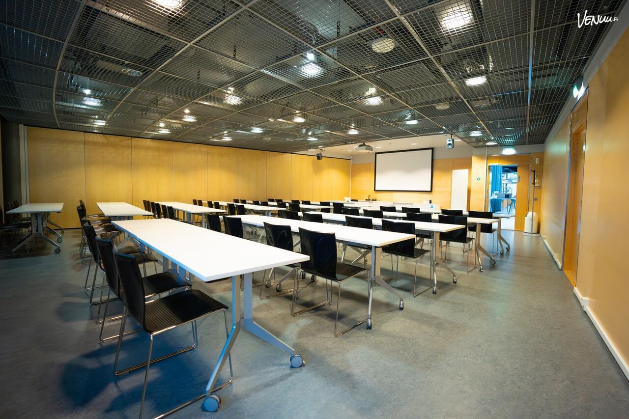 Technopolis Otaniemen Edison 1 on modernilla esitystekniikalla varustettu seminaaritila Espoossa.