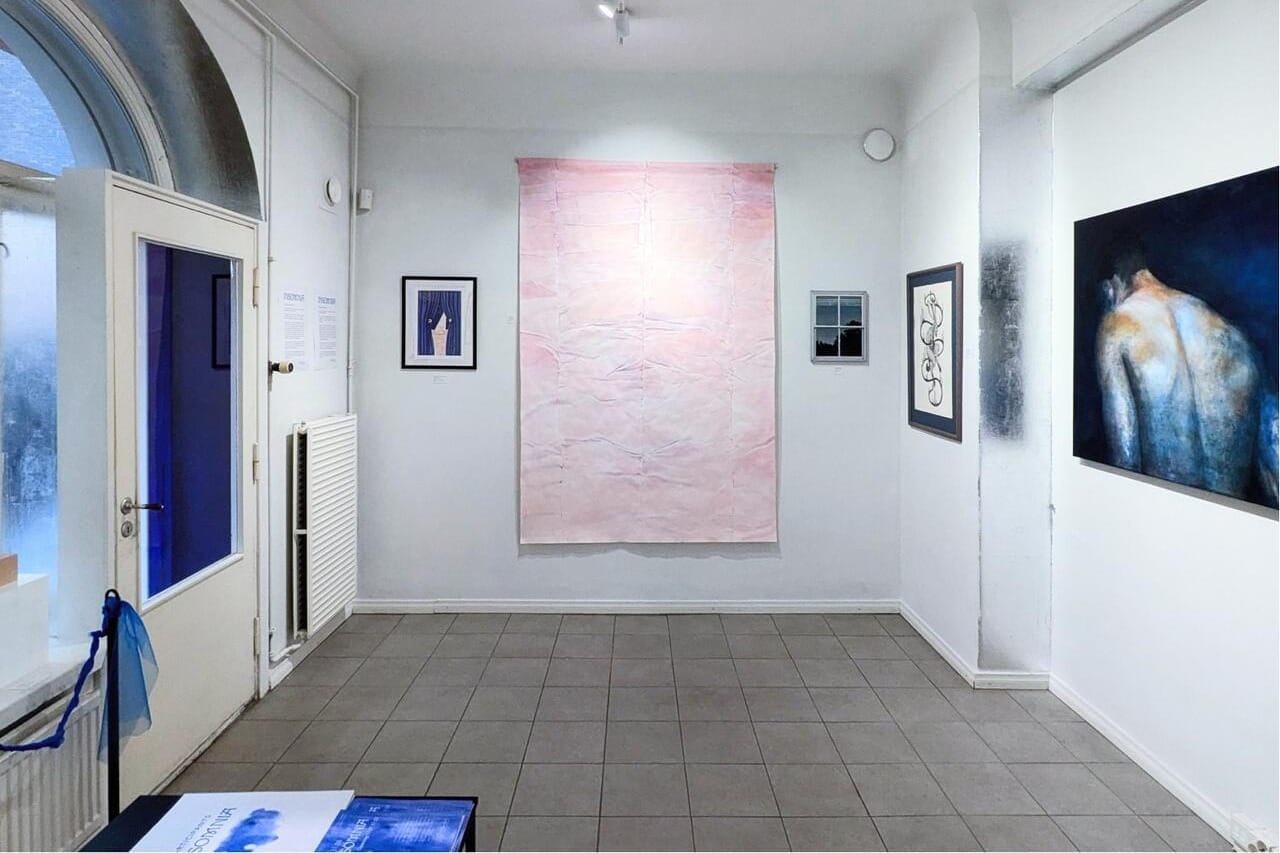 The Blue Verve -taidegallerian harmoninen ja moderni tila Helsingin Ullanlinnassa.