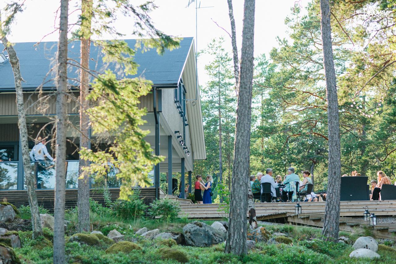 Villa Seasong Sipoon saaristossa, merellinen ja romanttinen juhlapaikka täydellisiin häihin Porvoon seudulla.