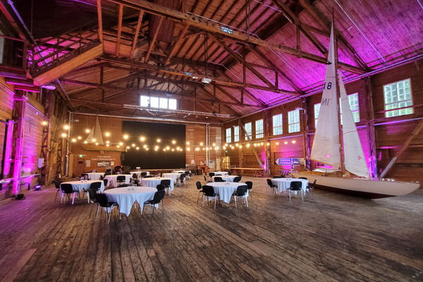 Vuokrakalusteet häihin, juhliin ja muihin tapahtumiin