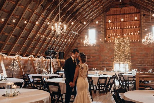 Upeat häätilat, joissa järjestyy maalaisromanttiset häät ja latohäät