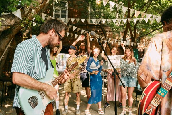 Tässä 8 energistä bilebändiä juhliin Oulussa