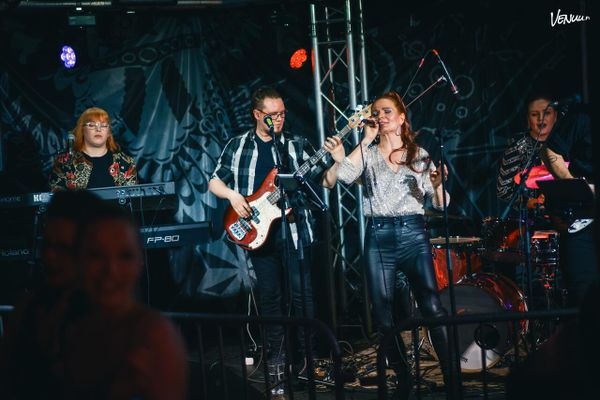 6 bilebändiä Kuopiossa jotka saavat juhlat syttymään