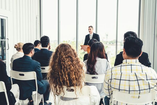 9 puhujaa tilaisuuteen, jotka tekevät päivästä unohtumattoman