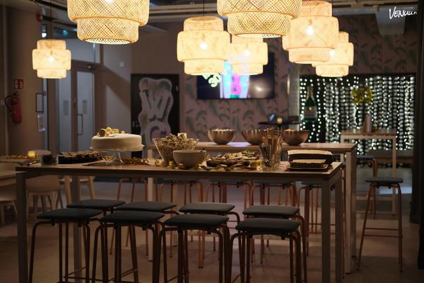 9 pientä juhlatilaa Jyväskylässä tunnelmallisiin juhliin