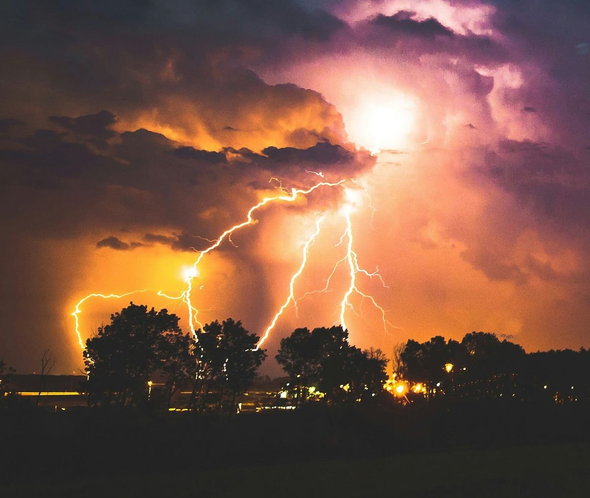 WEATHER NOW | Perth wakes up to wild morning as storms lash the city