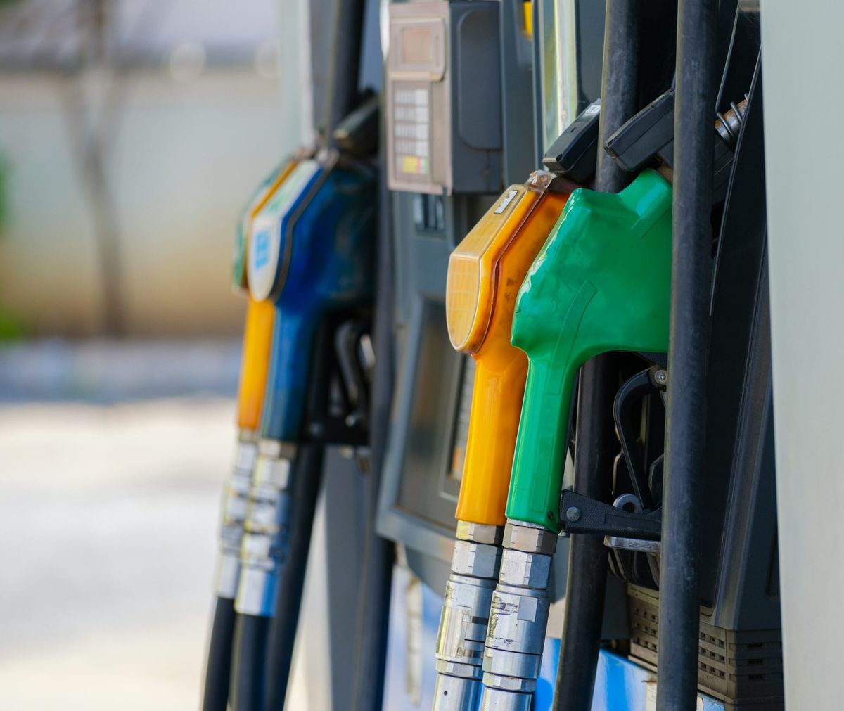 Fuel shortages persist across WA with rationing threat still looming