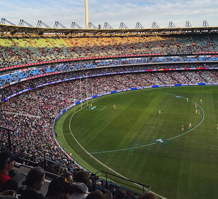 AFL Live Score: Dockers blow chances as Tigers bite back at Optus Stadium