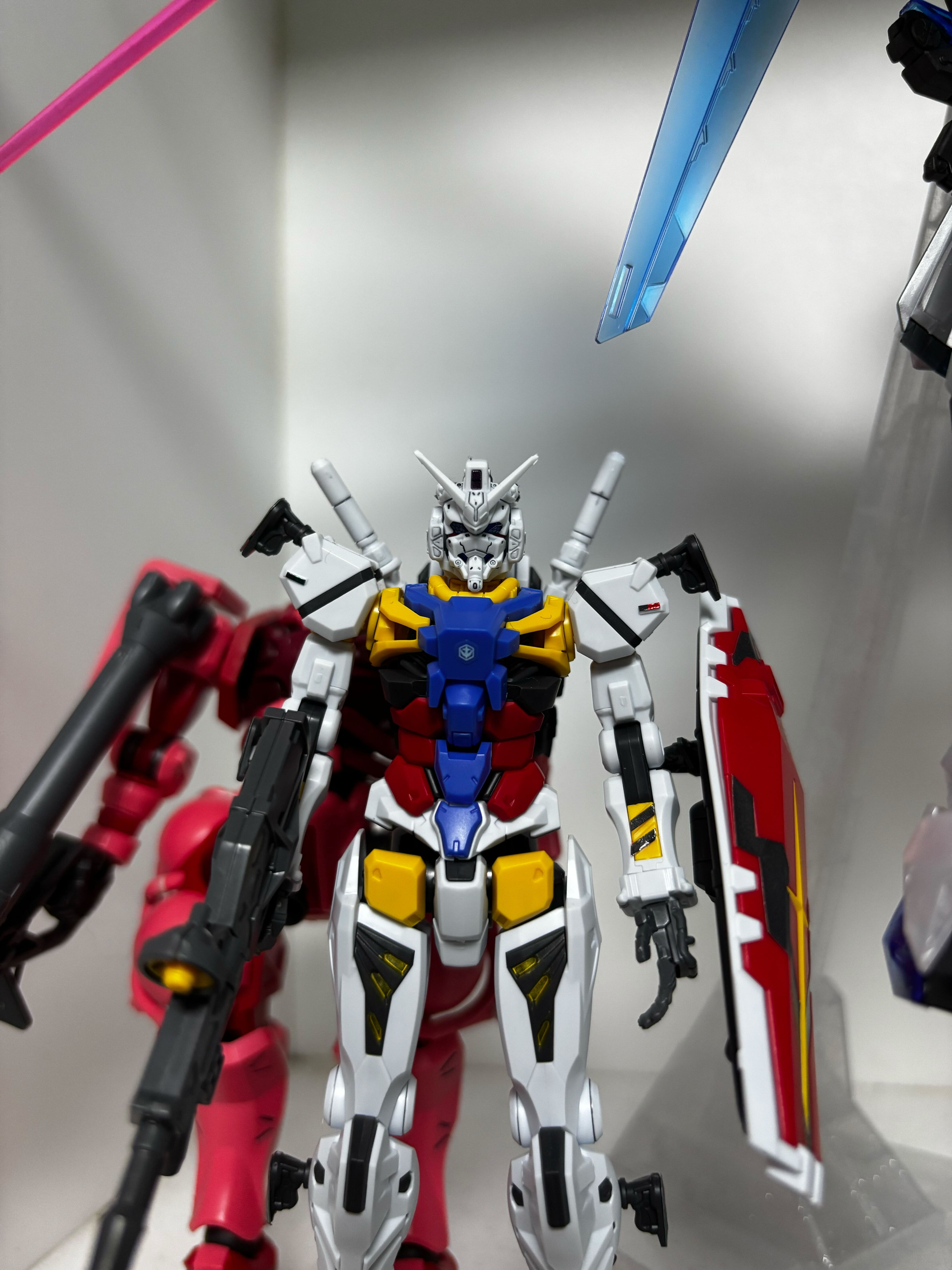 HG 하얀 건담과 샤아 전용 자쿠 2 / 마케터 조쉬