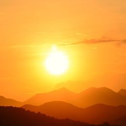 Sun May Help Those with Melanoma Live Longer