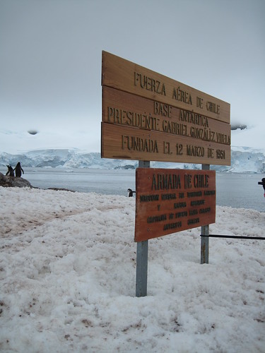 Gonzalez Videla Station