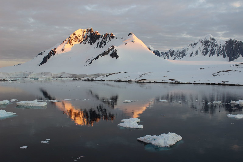 Neumayer channel / Damoy Point