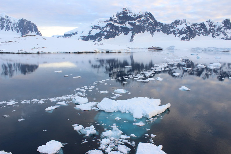Neumayer channel / Damoy Point