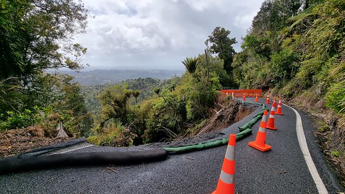 Mountain Road closed to cars