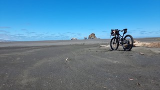 Whatipu Beach and En-Trance