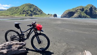 Whatipu Beach and En-Trance