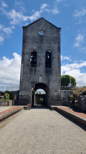 No. 5 ‘Cornish’ Pumphouse (1904) dwarfs En-Trance (the orange bag on left)