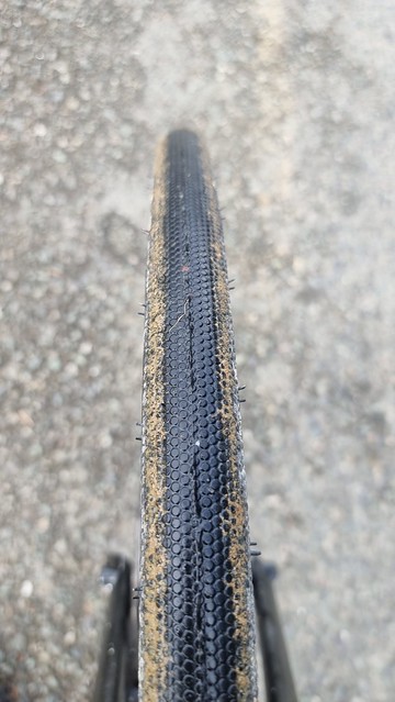 Gravel tyre gravelling