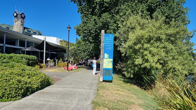 Nelson Cafés on bike path