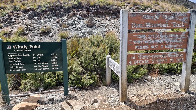 Windy Point (Elev. 845m) signs