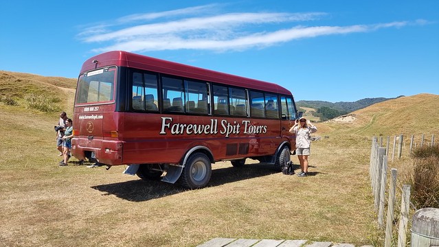 Guide Pino & the bus