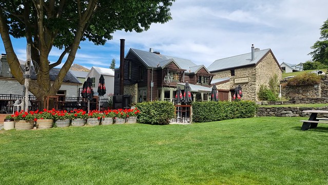 Arrowtown green, empty