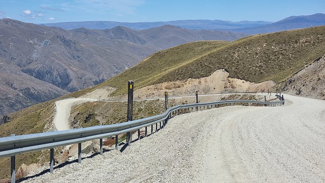 Heading down | Cardrona Skifield Road