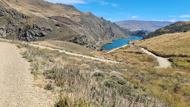 Cairnmuir Gully Descent | Lake Dunstan Trail