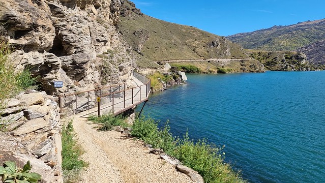 First of the cantilevers | Lake Dunstan Trail