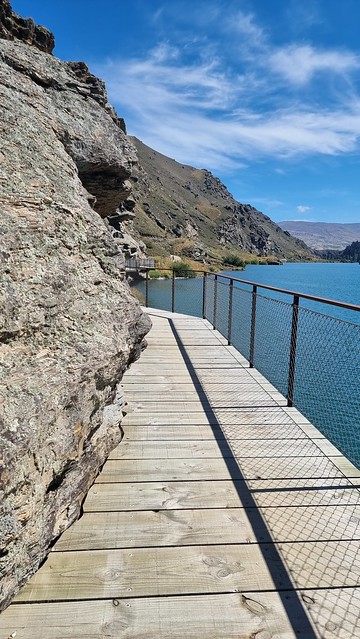 Cantilever craftsmanship | Lake Dunstan Trail