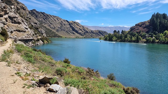 Watersports | Lake Dunstan Trail