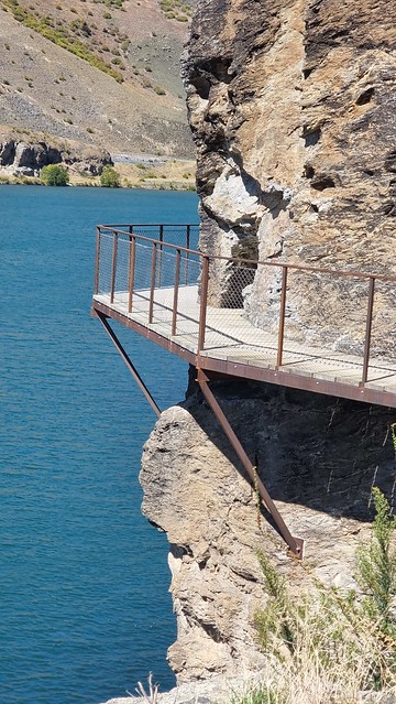 Cantilevers | Lake Dunstan Trail