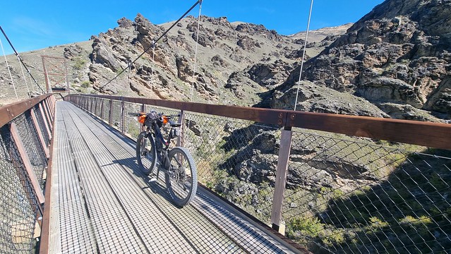 Empty Hugo Bridge | Lake Dunstan Trail