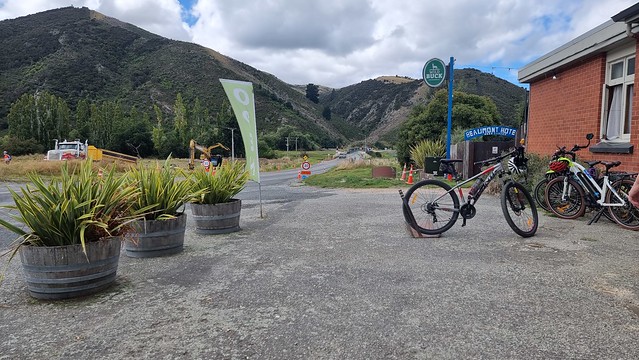 Beaumont Pub & Rental Rob Bike | Clutha Gold Trail